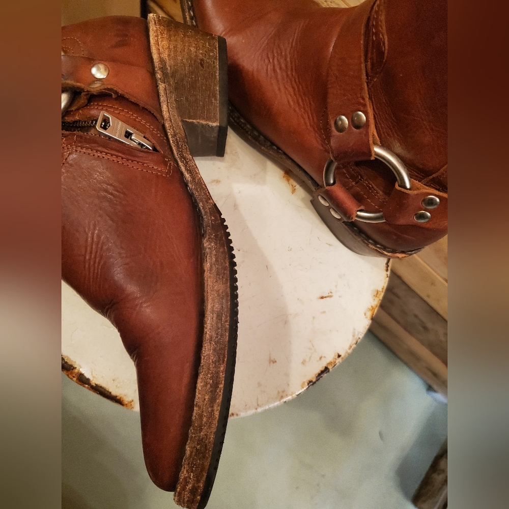 Boots - Picture 3 of 8